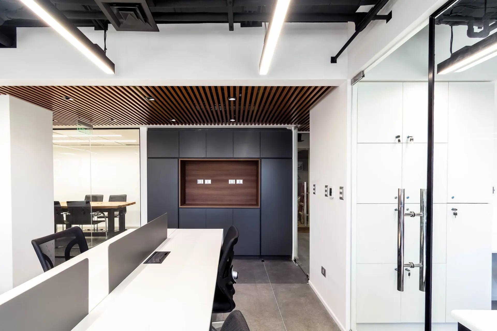 Dinecom Offices — detalle 1