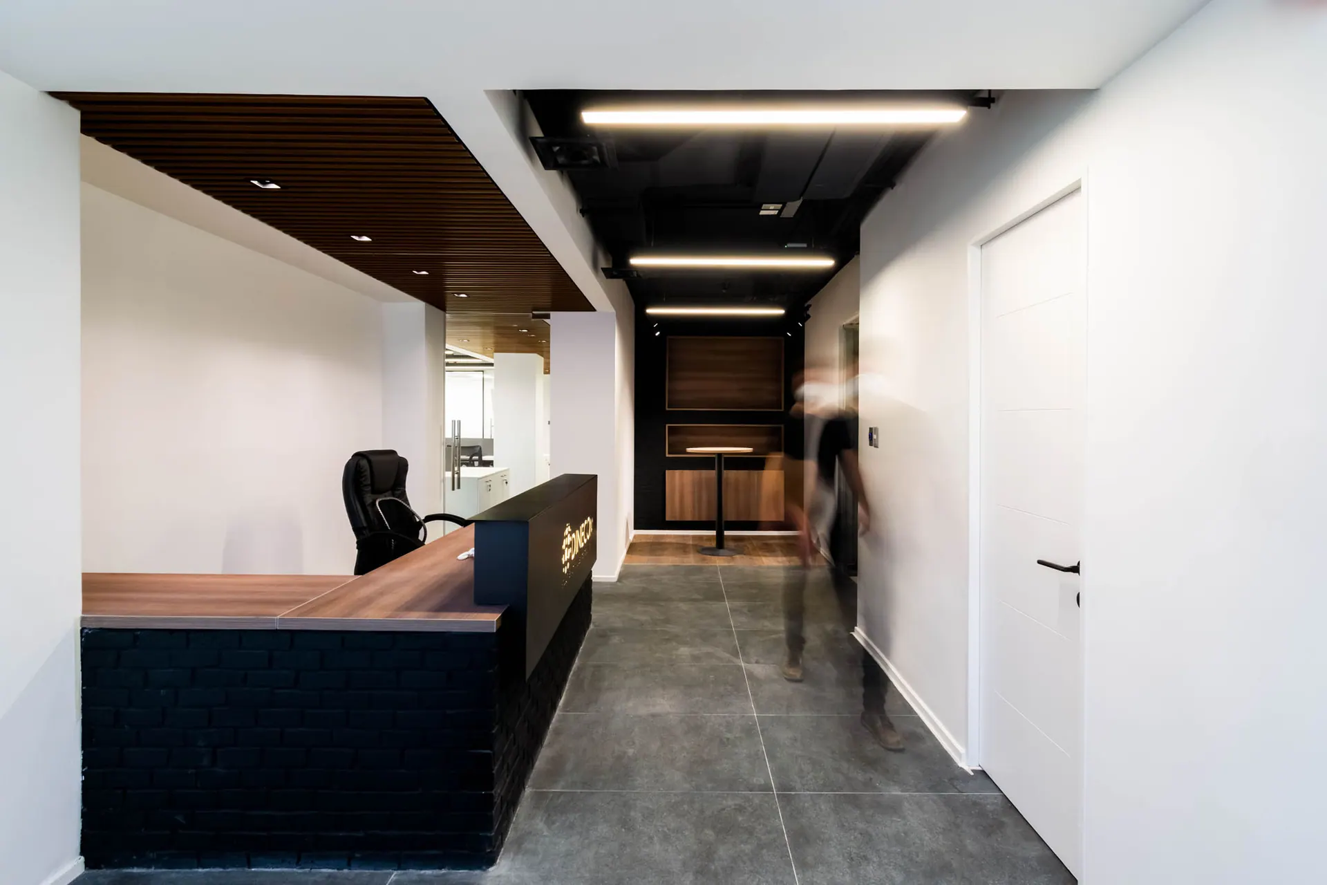 Dinecom Offices — detalle 2