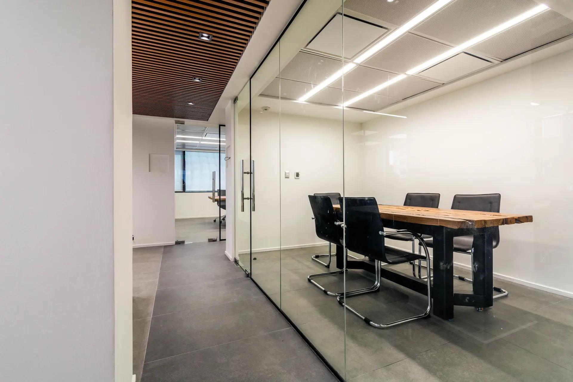 Dinecom Offices — detalle 3