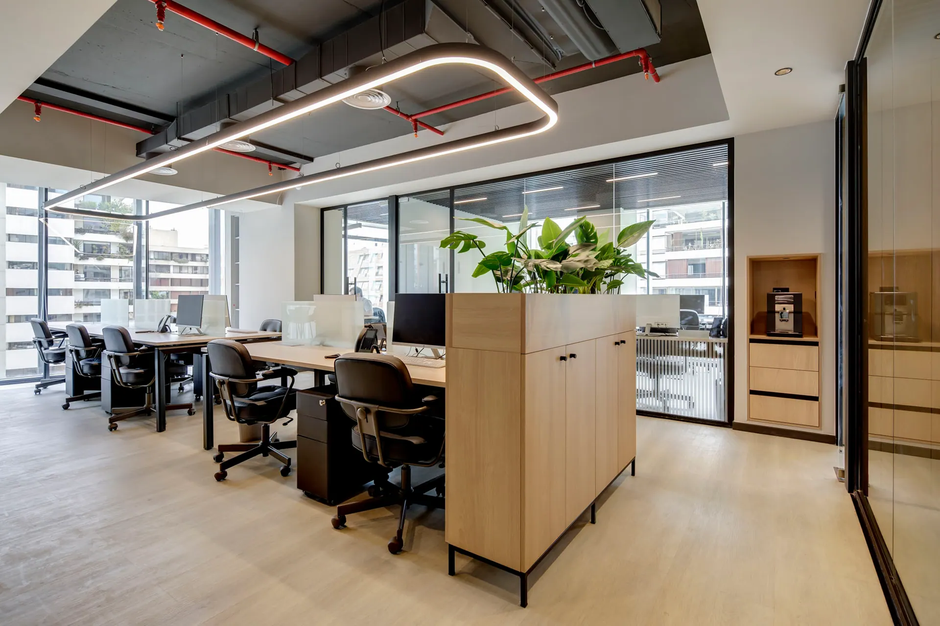 Golden Oak Offices — detalle 2