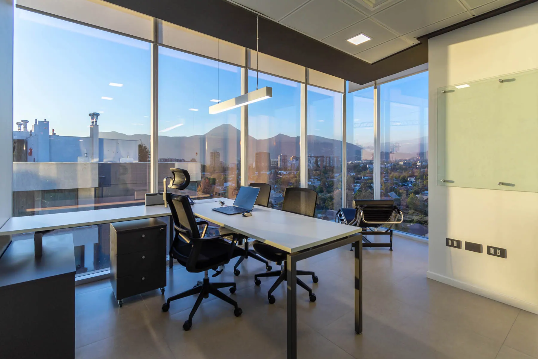IDM Corp Offices — detalle 2
